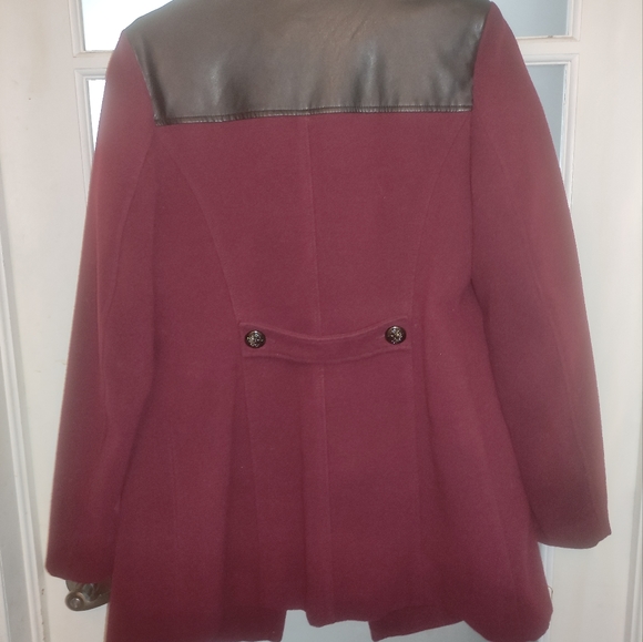 Wine/burgundy pea coat with leather details - Picture 4 of 5